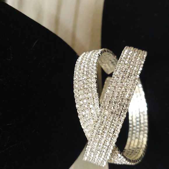 Faux Rhinestone Twist Bracelet - Picture 3 of 4